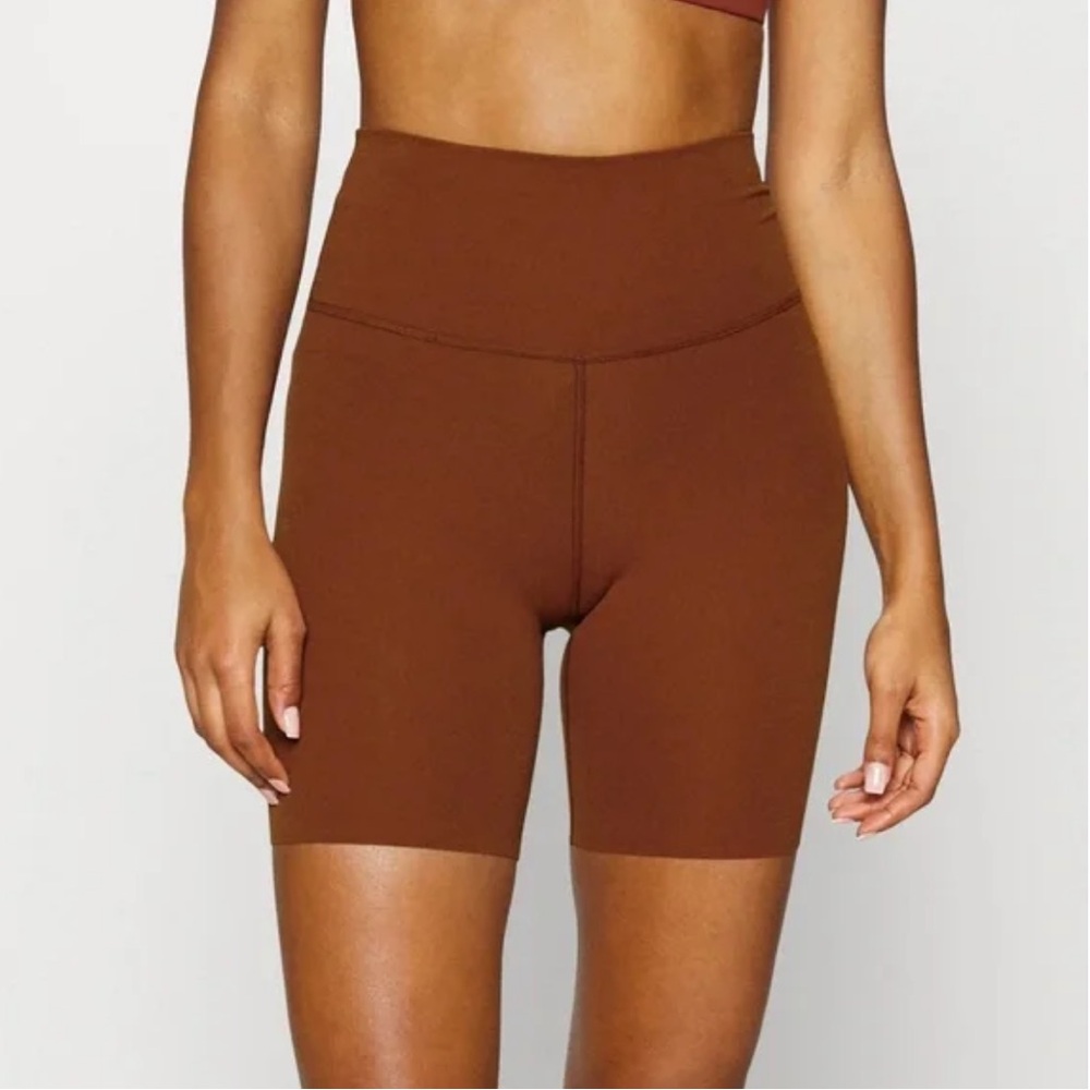 Nike *NWT Yoga Luxe 7" Women's High-Waisted Shorts | Oxen Brown | Size: S